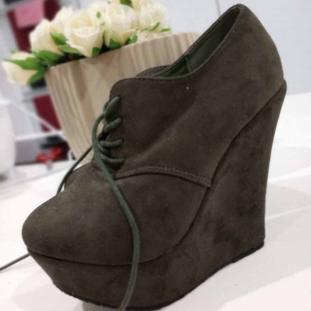 Boots - Picture 2 of 2